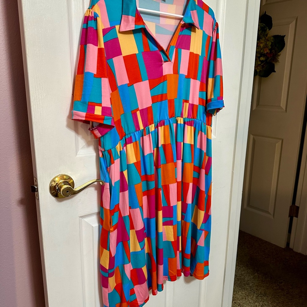 Haptics Size Large Vibrant Geometric V Neck Collared Dress - Picture 2 of 3